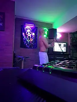 chronic_vibez's Live XXX Chat