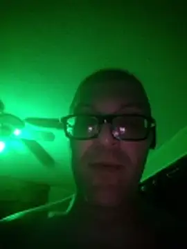 chronic_vibez: διαδικτυακό σόου στην κάμερα