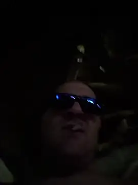 chronic_vibez: διαδικτυακό σόου στην κάμερα