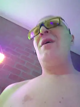 Pokazy przed kamerką – chronic_vibez