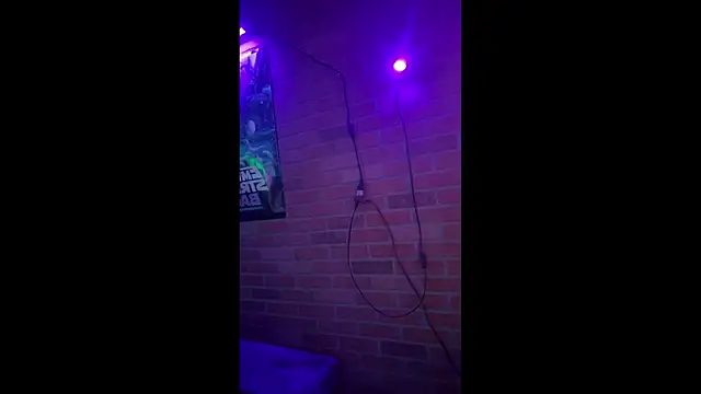 Pokazy przed kamerką – chronic_vibez