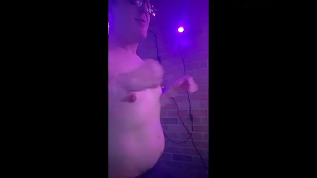 chronic_vibez: διαδικτυακό σόου στην κάμερα