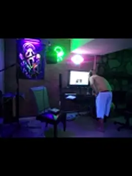 chronic_vibez: διαδικτυακό σόου στην κάμερα