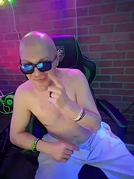 Pokazy przed kamerką – chronic_vibez