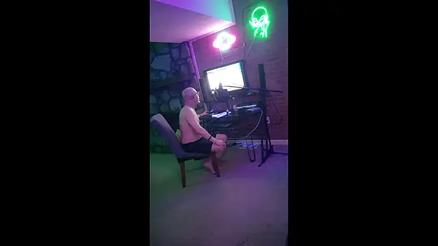 chronic_vibez: διαδικτυακό σόου στην κάμερα