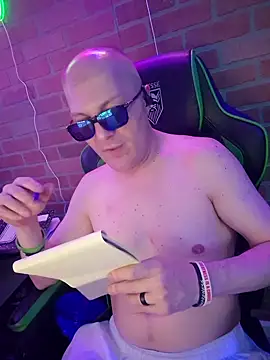 Pokazy przed kamerką – chronic_vibez