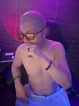 Pokazy przed kamerką – chronic_vibez