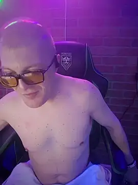 Pokazy przed kamerką – chronic_vibez