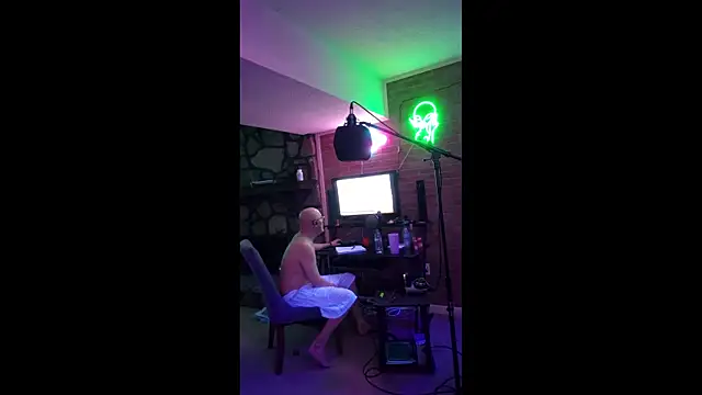 chronic_vibez: διαδικτυακό σόου στην κάμερα