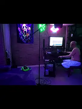 chronic_vibez: διαδικτυακό σόου στην κάμερα