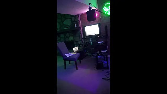 chronic_vibez: διαδικτυακό σόου στην κάμερα