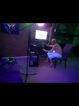 הופעת וובקאם של chronic_vibez