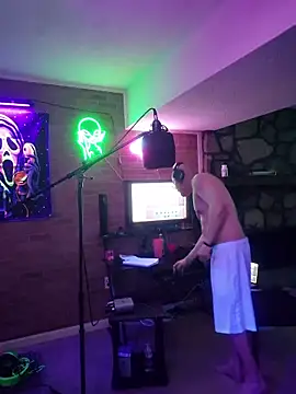 chronic_vibez: διαδικτυακό σόου στην κάμερα