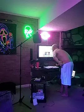 Pokazy przed kamerką – chronic_vibez