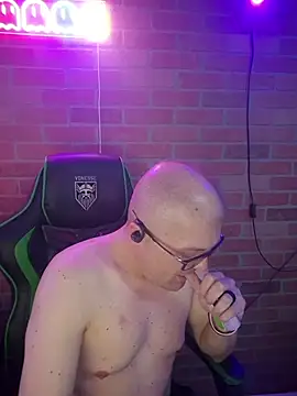 Pokazy przed kamerką – chronic_vibez