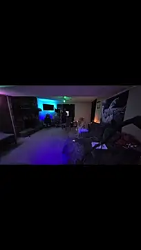 Pokazy przed kamerką – chronic_vibez