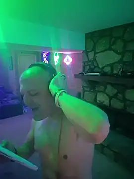 הופעת וובקאם של chronic_vibez