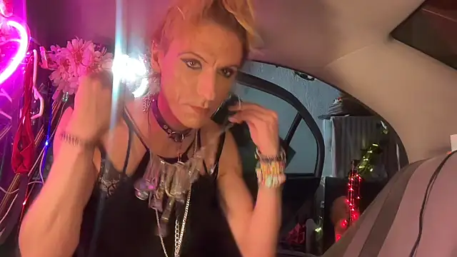 TgirlBratのウェブカメラショー