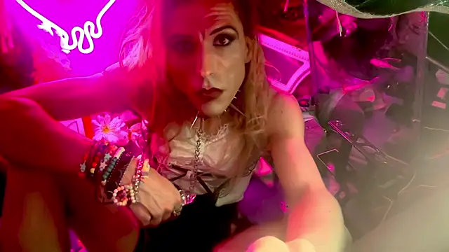 TgirlBratn Webbikameraesitys