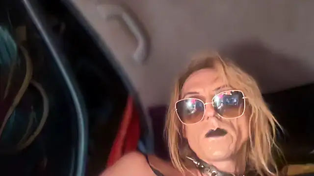 TgirlBrat Show in webcam