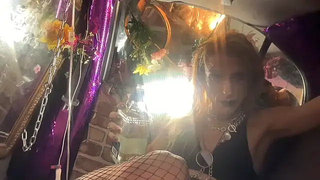 TgirlBrat Show in webcam