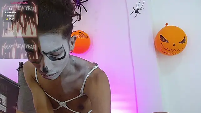 triiangel_latinboyn Webbikameraesitys