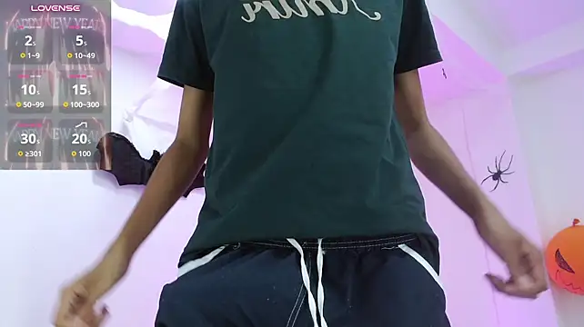 triiangel_latinboy 在線直播表演