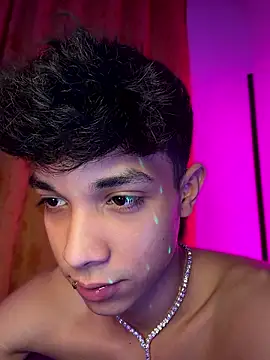 RoughDiamond_ webkamerás műsora