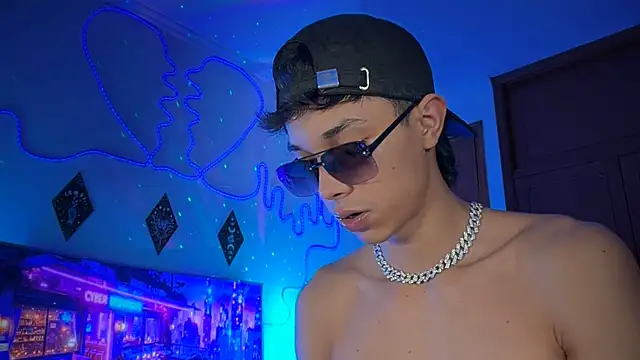 RoughDiamond_ Show in webcam
