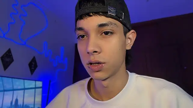 RoughDiamond_ Show Webcam