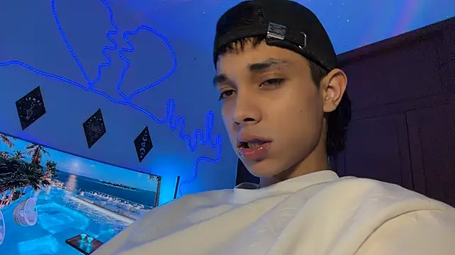 RoughDiamond_n Webbikameraesitys