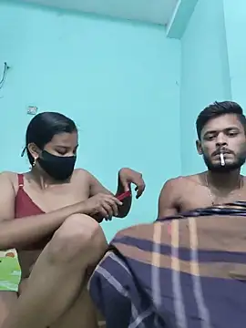 Hot-Couple4: διαδικτυακό σόου στην κάμερα