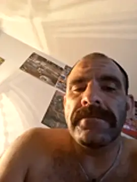 fitguy4u Show in webcam