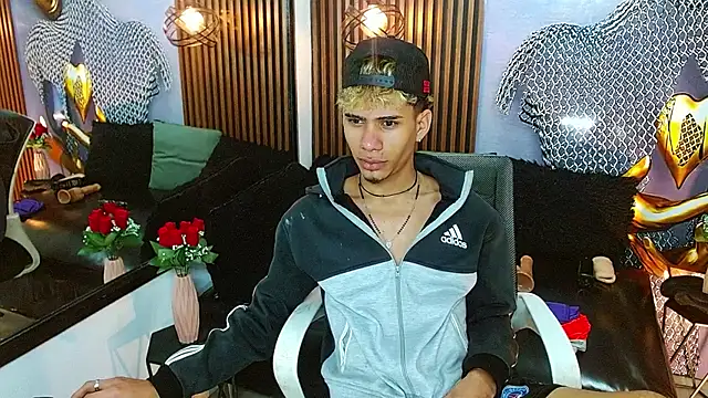 Skinny_cute_Alyer's Webcam Show