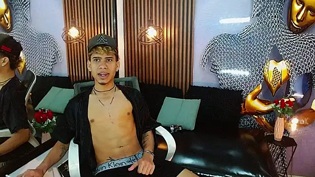 Skinny_cute_Alyer Adlı Modelin Web Kamerası Şovu