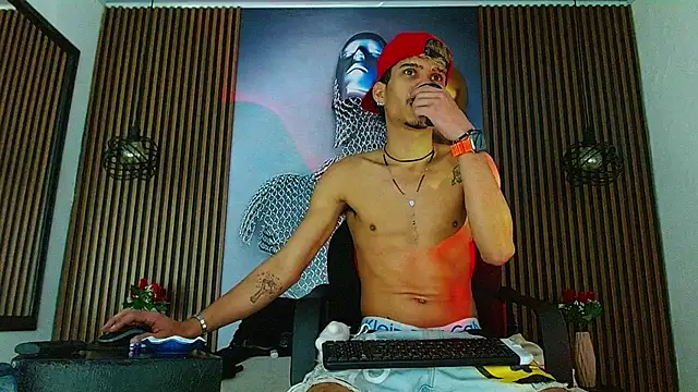 Skinny_cute_Alyer Adlı Modelin Web Kamerası Şovu