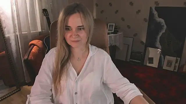 MiaSparkes: διαδικτυακό σόου στην κάμερα