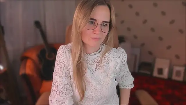 دردشة MiaSparkes الجنسية المباشرة