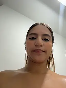 ViankaRose XXX чат на живо