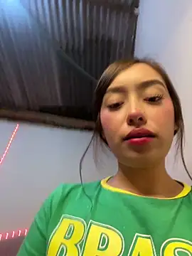 Miakittyyy's Live XXX Chat