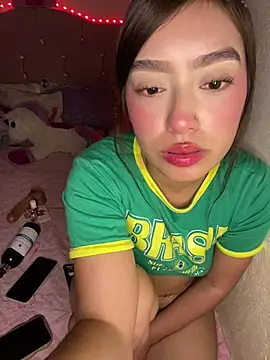 Miakittyyy's Live XXX Chat