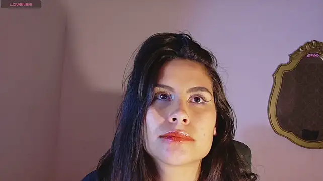 alanis_22 webcam show
