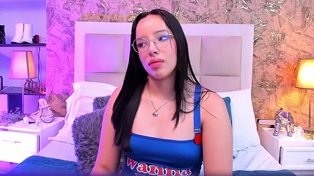 ValkyriaSteel's Live XXX Chat