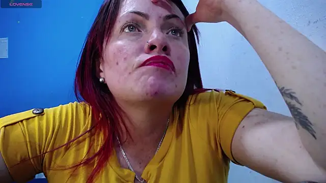 carolinhe26's Live XXX Chat