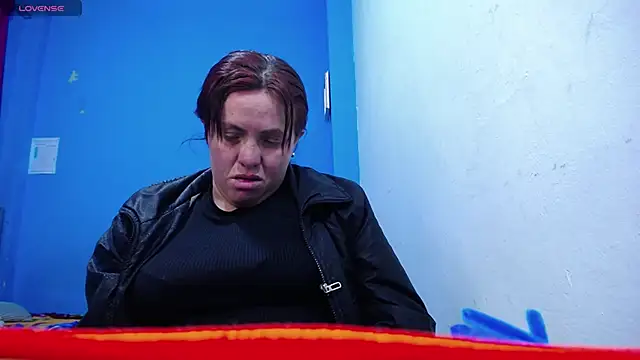 carolinhe26's Live XXX Chat