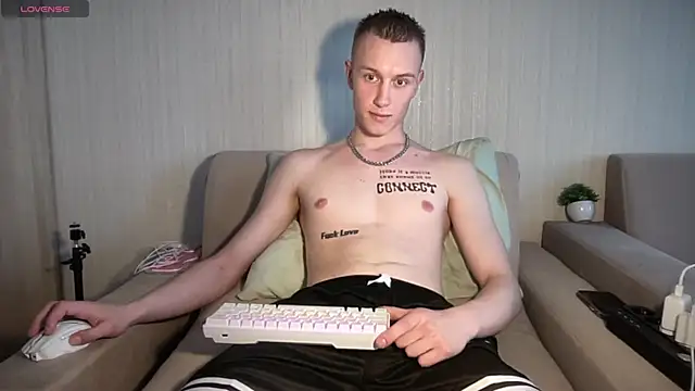 Show modela Travis_Gracile na web-kameri