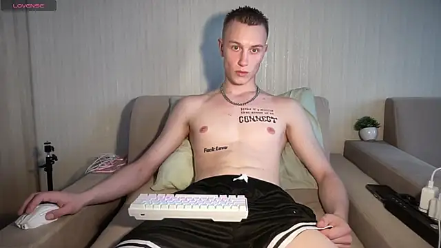 Show modela Travis_Gracile na web-kameri