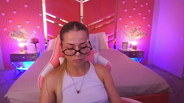 DoveLovee Webcam Show