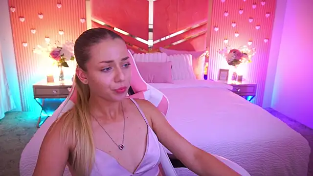 DoveLovee Webcam Show