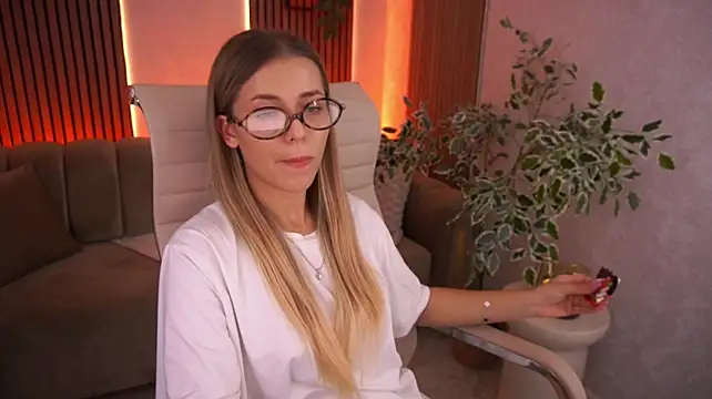 DoveLovee Adlı Modelin Canlı XXX Sohbeti